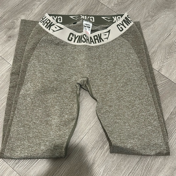 Gym shark leggings - Picture 1 of 2